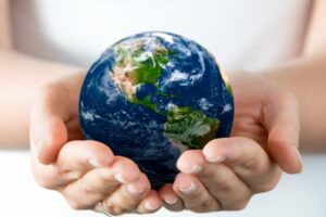 L’umanità nuova che sorge dopo il massacro della verità 2 SuoloeSalute nutrire lumanità salvaguardando ilpianeta