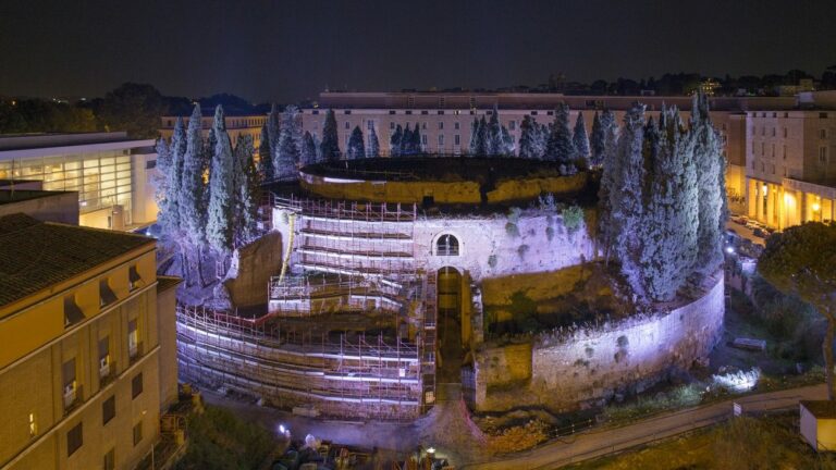 cropped Rinascita del Mausoleo di Augusto Roma Capitale e Fondazione TIM notturno