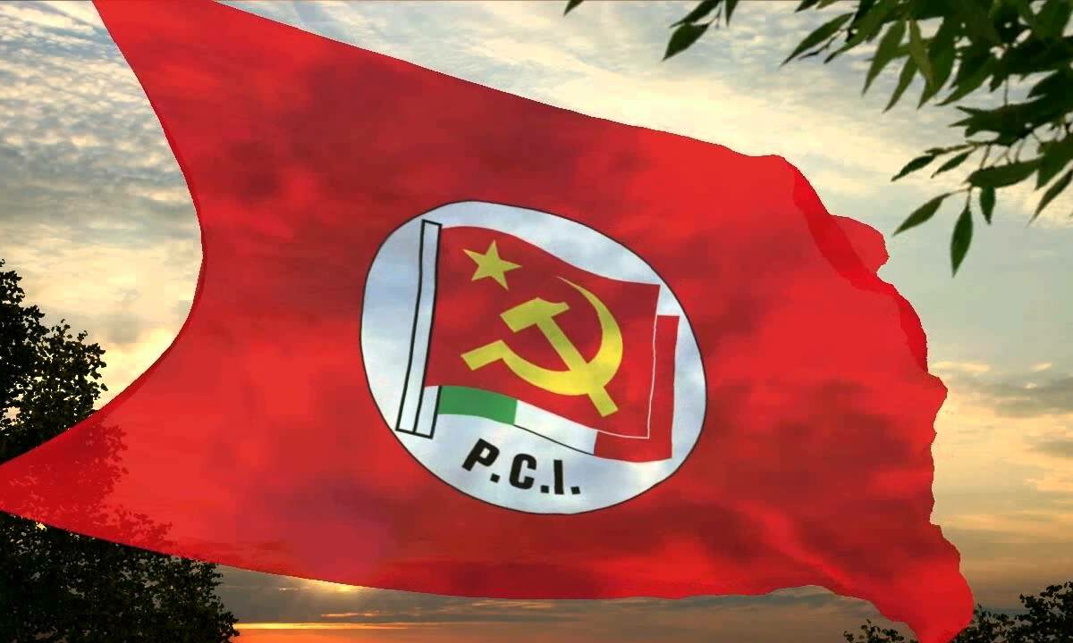 Comunisti, cioè santi: sul Pci, frottole lunghe 100 anni