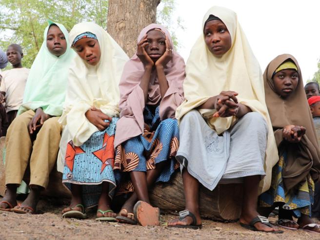 Nigeria, i media locali annunciano: «Libere le 317 studentesse rapite da uomini armati a scuola»