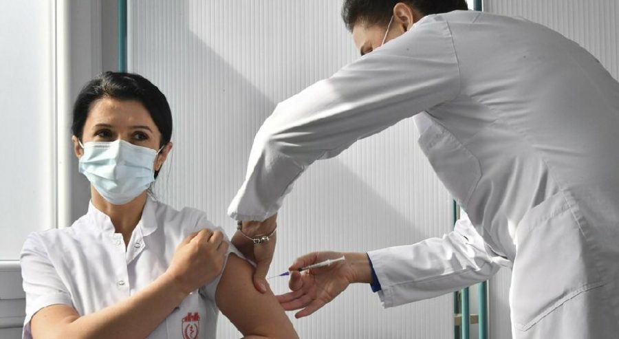Roma, vaccinati e contagiati: 12 medici positivi dopo il secondo richiamo