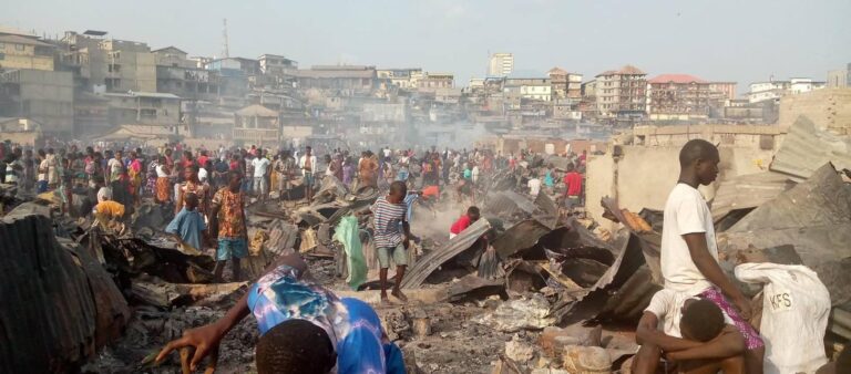 Inferno di fuoco a Freetown