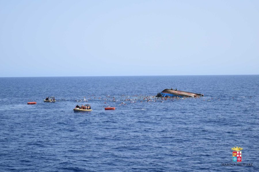 Migranti: naufragio a largo Libia, oltre 100 morti. Soccorritore: ‘Nuotavamo tra i cadaveri’