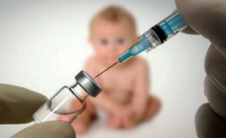 Vaccini, rischi e benefici: la verità sui dati negli under 60
