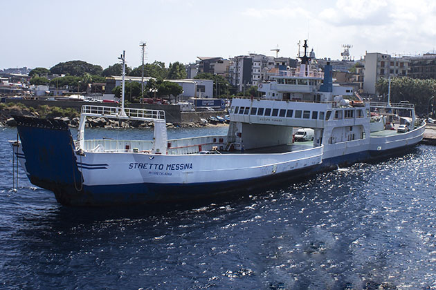 Stretto di Messina, c’è l’ordinanza di Musumeci: traghetti accessibili a tutti