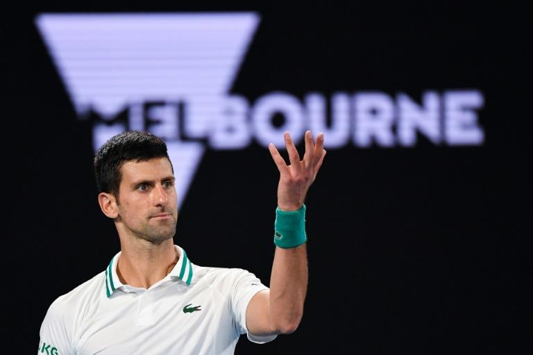Djokovic libero anche senza vaccino, il tribunale gli dà ragione: può giocare gli Australian Open