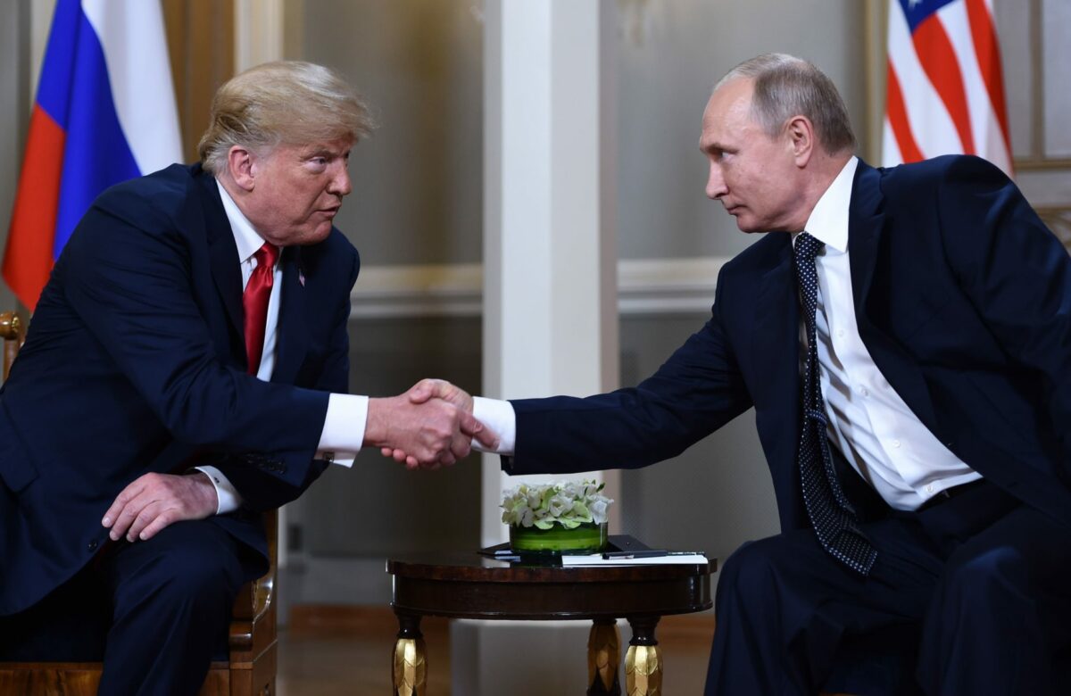 Putin resiste al regime globalista che ha liquidato Trump