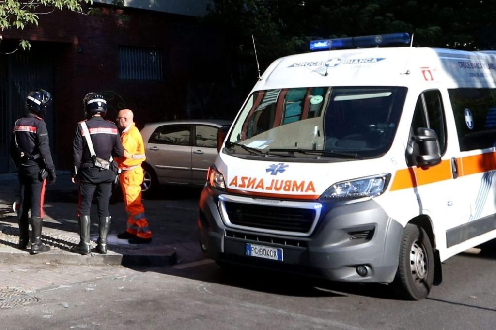 ambulanza giorno palazzo 1623397762209 1623954302186 1653910185108