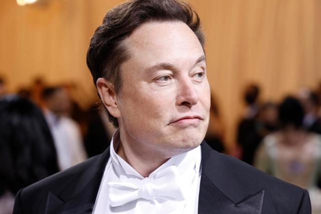 Elon Musk, l’uomo più ricco del mondo, accusato di molestie.