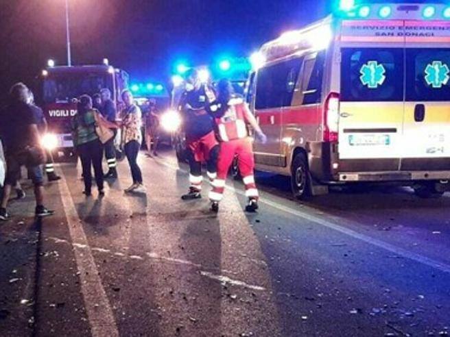 Incidente Marina Montemarciano, 38enne  in auto con la figlia travolge  due ciclisti  e li uccide