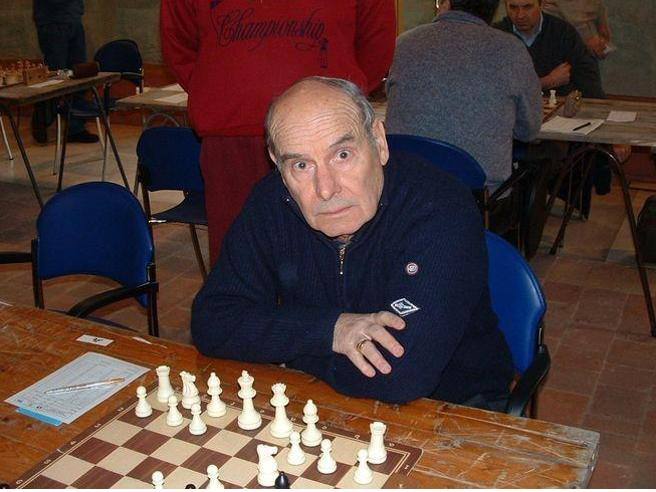 Antonio Pipitone, 95 anni, decano degli scacchi. «Rimpiango le sfide per corrispondenza»