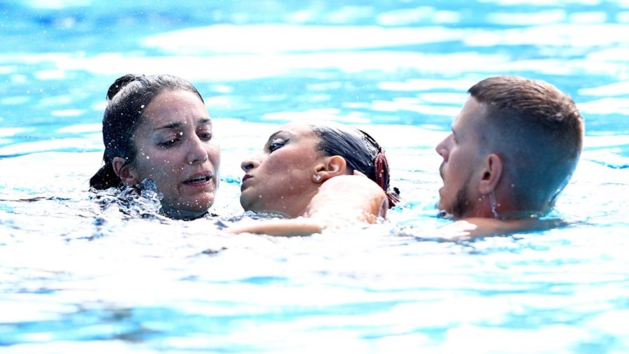 Grande paura per Anita Alvarez: perde i sensi in acqua e viene salvata dall’allenatrice