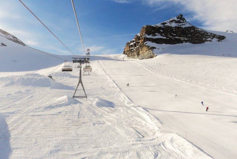 Neve sul Plateau Rosa, il video del ghiacciaio svizzero al confine con la Valle d’Aosta