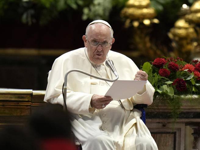 Niente sesso prima del matrimonio: l’appello del Papa ai fidanzati