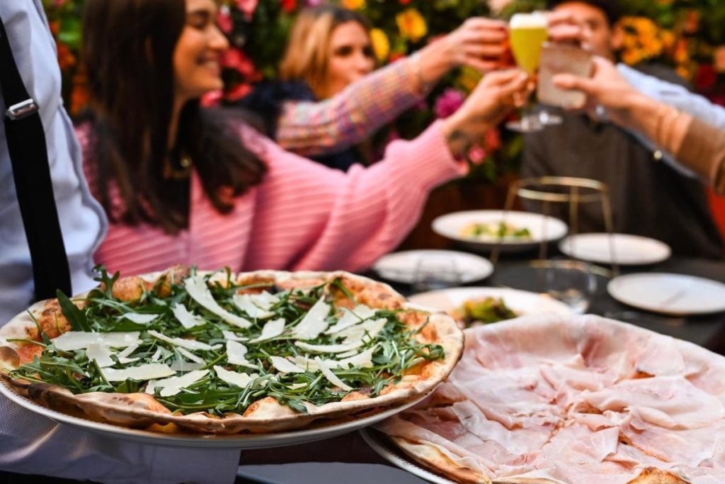 crazy pizza milan milano flavio briatore foto facebook