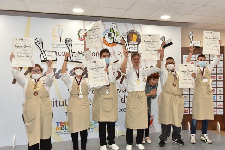 Concorso nazionale di pasticceria per ragazzi speciali, sul podio la scuola Tommaso Fiore
