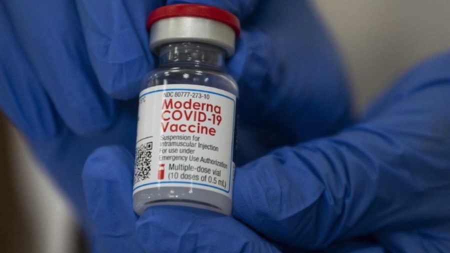 Vaccino Covid, da agosto disponibile booster efficace contro Omicron 4 e 5: l’annuncio di Moderna