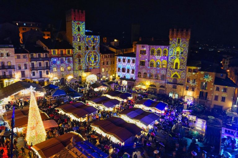 Arezzo citta natale notte luci