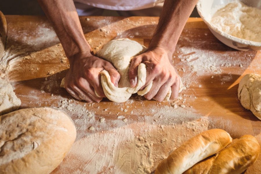 Caro energia e materie prime: la produzione di pane è a rischio 1 panificatore 1