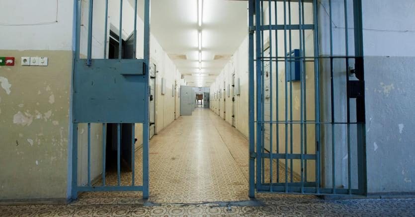 Arrestato per il furto di un paio di cuffie, giovane detenuto si impicca in carcere a Torino