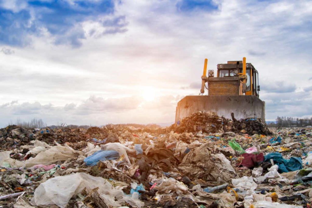 discarica rifiuti plastica
