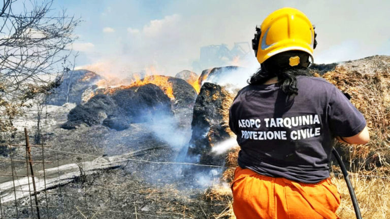 incendio intervento della aeopc tarquinia