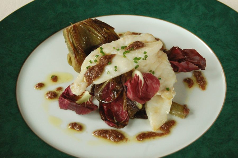 pesce san pietro con radicchio e carciofi