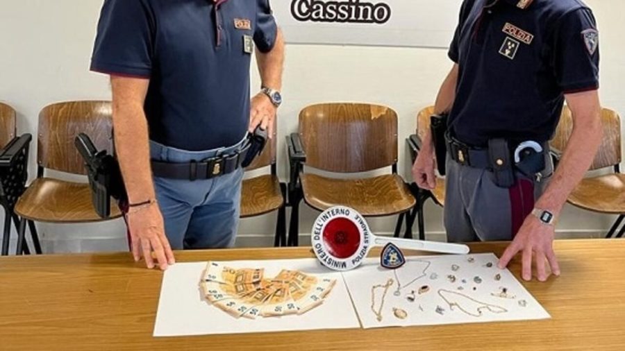 truffa a un anziana i soldi e l oro recuperati dalla polizia