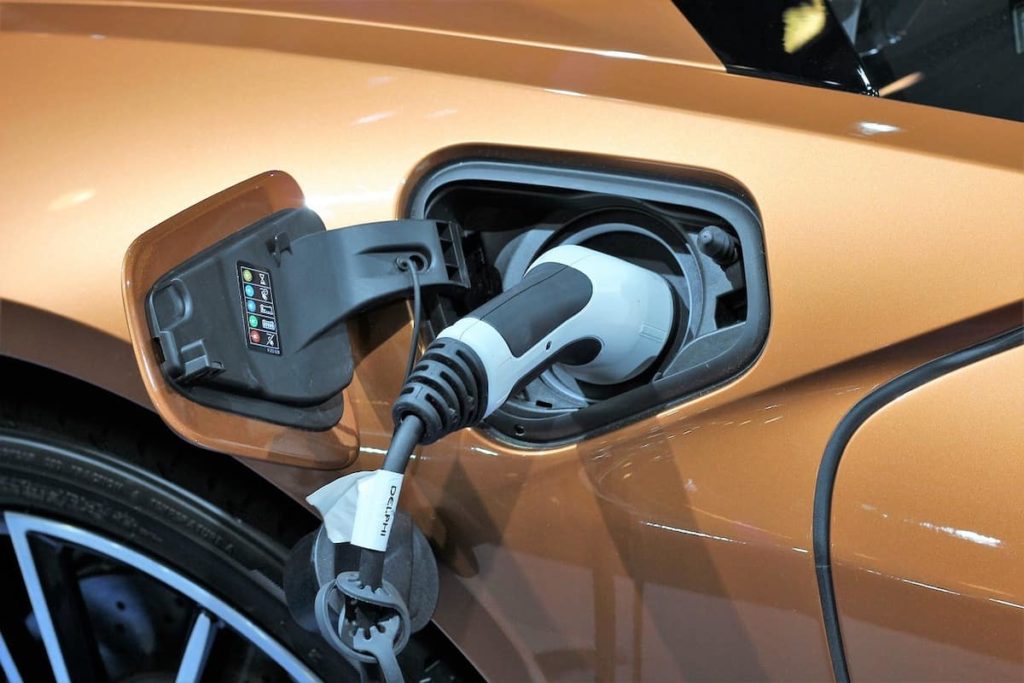 Auto elettrica ricarica