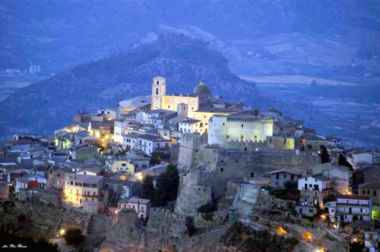 Centro storico di Santa Severina KR C Pino Barone