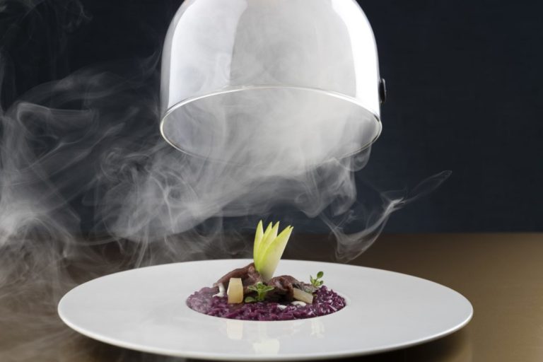 Cliff2520Restaurant25203 min