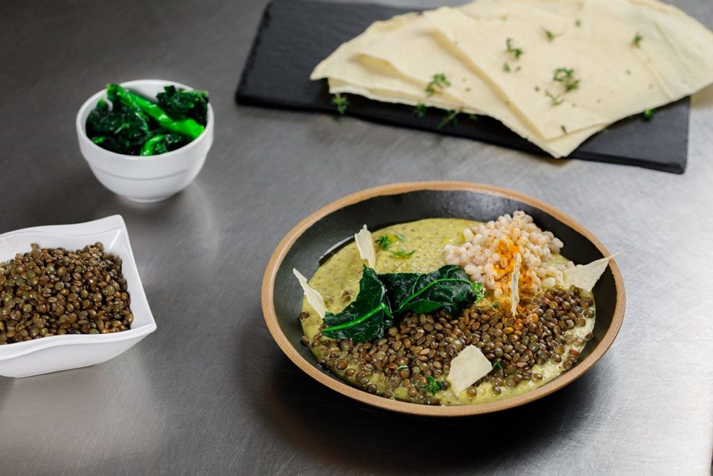 Dahl Lenticchie verdi salsa curry Cicorie profumate Orzo timo