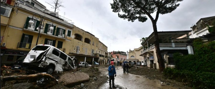 Ischia, l’appello della Cri: «Doniamo per aiutare la popolazione, avviata una raccolta fondi» 1 Frana Ischia Ansa