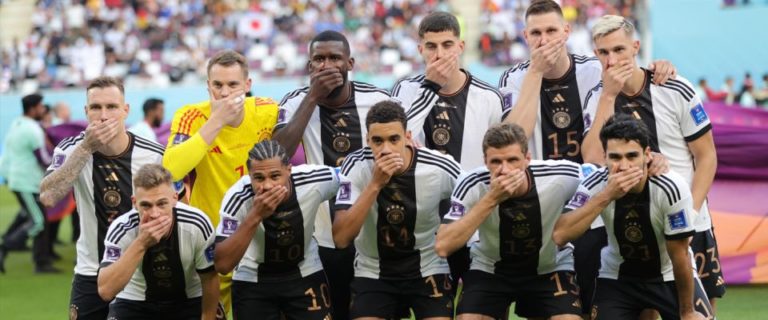 Germania foto di squadra contro la Fifa Ansa