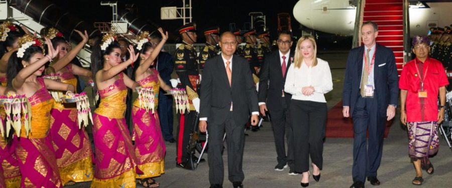 G20, Meloni è arrivata a Bali. Ottimismo a Palazzo Chigi: “L’Italia è più forte e non è isolata”
