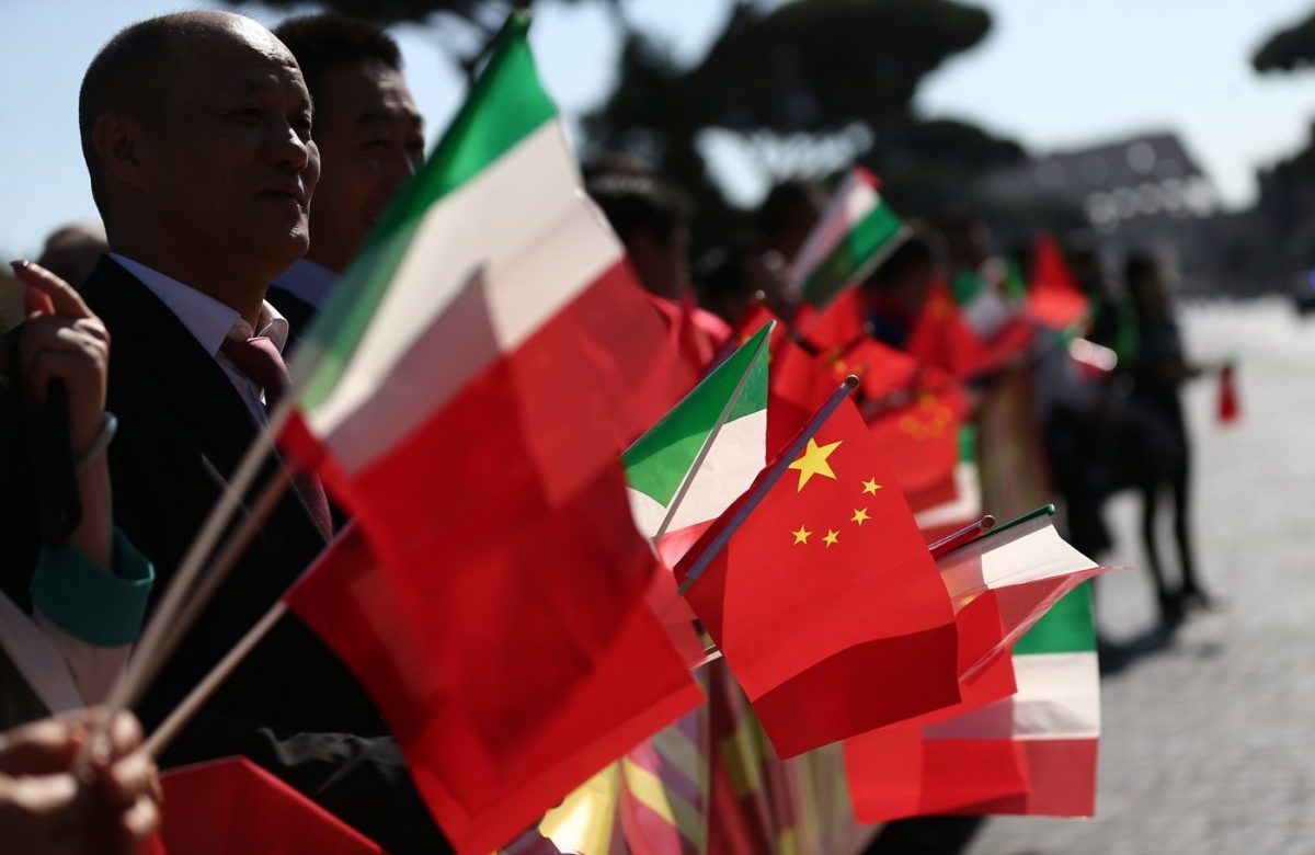 Poca politica, tanto commercio. Cambia la comunicazione cinese in Italia