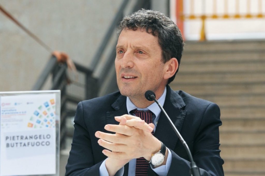 Imagoeconomica 1758875
