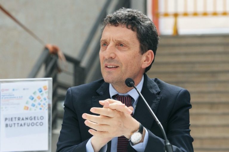 Imagoeconomica 1758875