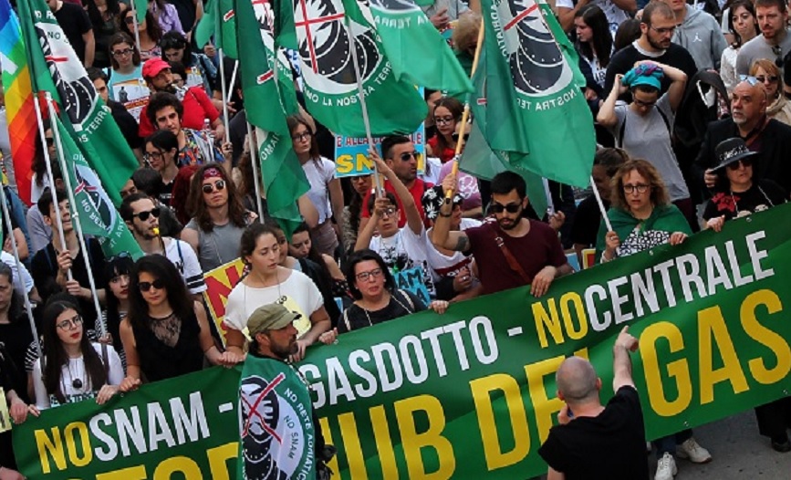 Sulmona: muri imbrattati contro centrale Snam, condannati due giovani 1 Immagine 84