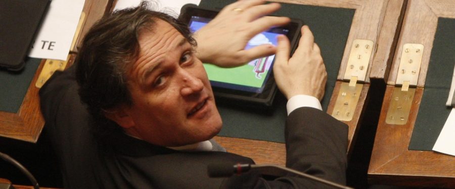 «La Costituzione tuteli la lingua italiana»: ddl di Menia per coniugare identità e integrazione 1 Menia
