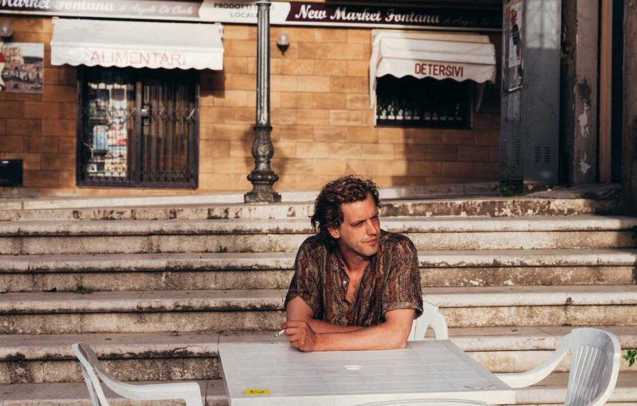 Struggersi d’amore in Sicilia, la storia dietro al nuovo disco di Warhaus 1 Open Window press shot credit Titus Simoens