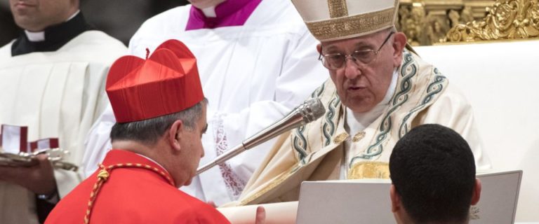 Papa Francesco e il cardinale Becciu Ansa