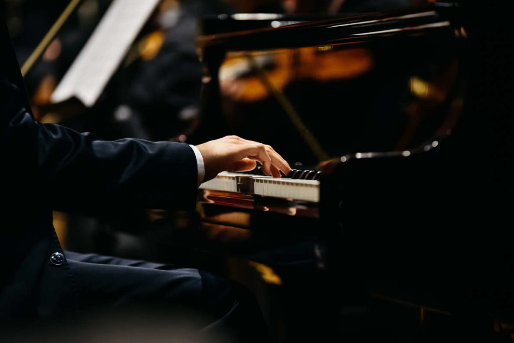 SH pianista pianoforte mani