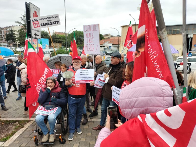 Pronto soccorso Pescara, sit-in della Cgil 1 WhatsApp Image 2022 11 14 at 10.27.07 e1668419746473