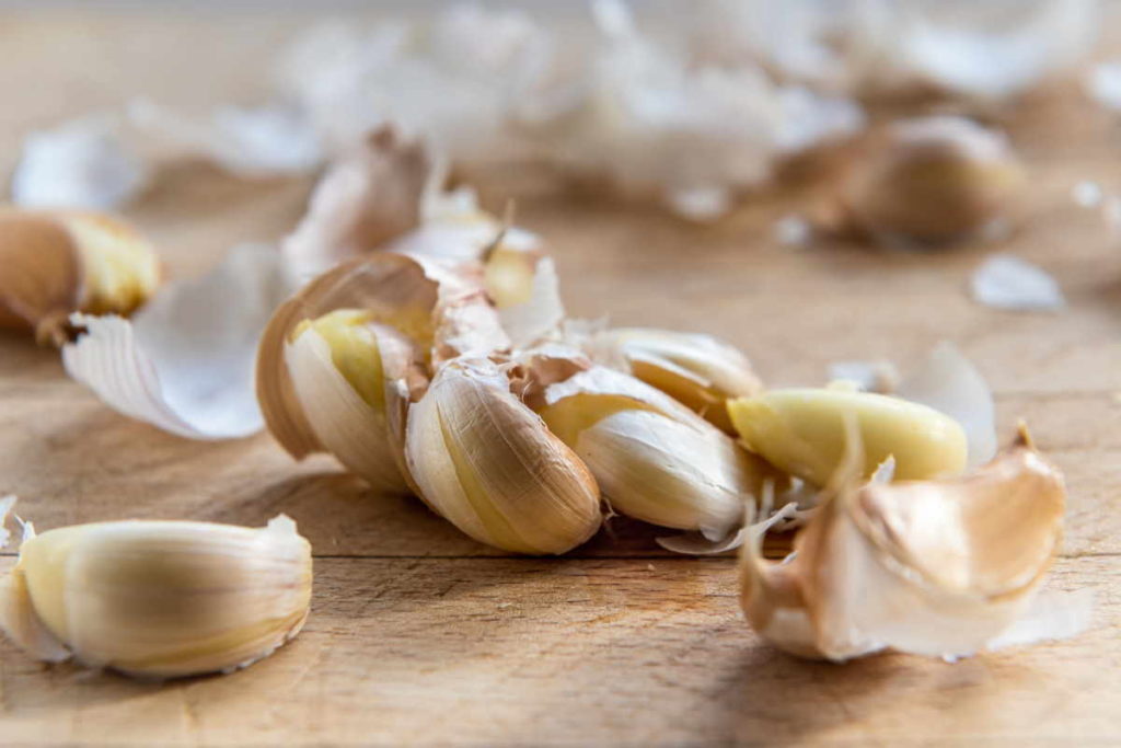 aglio sbucciare