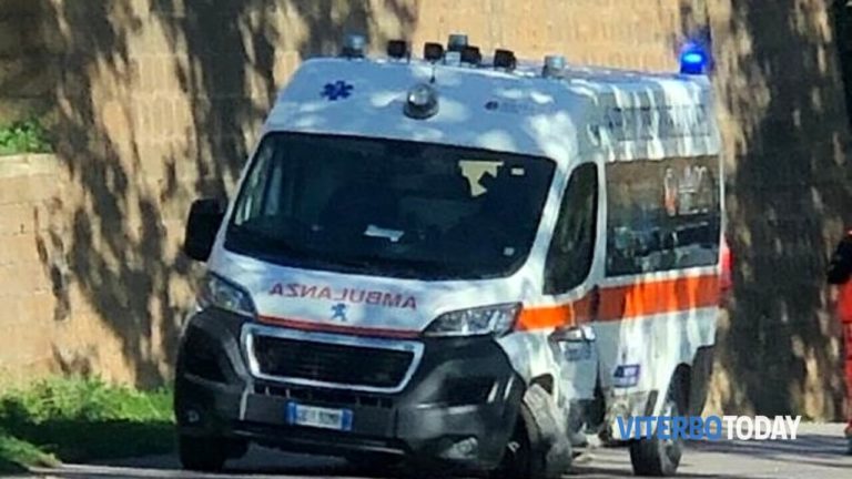 Incidente sulla Tuscanese nel comune di Tuscania: scontro auto-ambulanza 1 ambulanza tuscanese 2