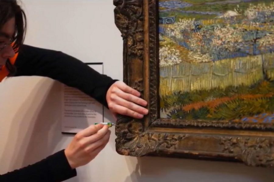 Due attivisti di Just Stop Oil sono stati condannati per aver danneggiato una cornice di Van Gogh