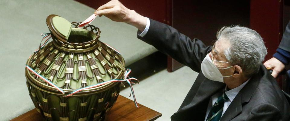 Malore in casa per Umberto Bossi: il Senatùr ricoverato in ospedale in via precauzionale 1 bossi