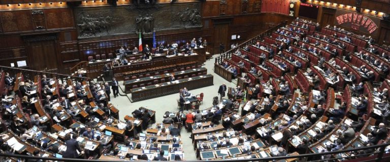 “Armi a Kiev fino a dicembre 2023”: passa la mozione di maggioranza alla Camera e Conte esplode 1 camera dl sostegni