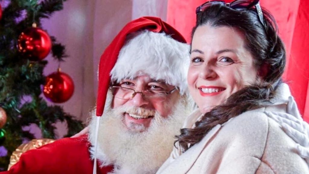 chiara frontini in braccio a babbo natale